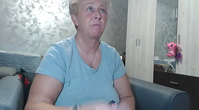 Snapshot of RosesandLillies chatting on February 10, 2025, 5:30 pm RosesandLillies online show from February 10, 2025, 5:30 pm