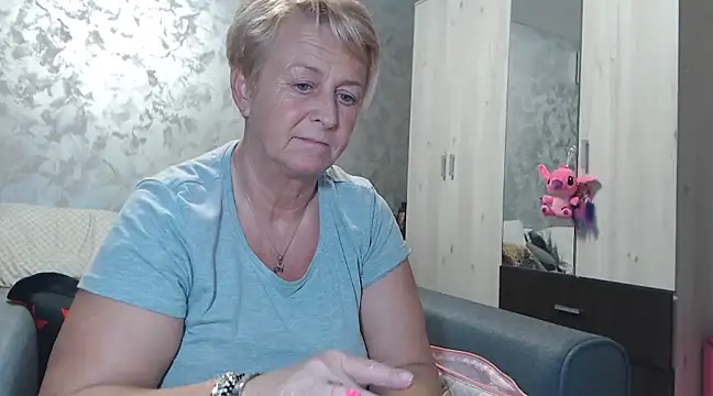 Snapshot of RosesandLillies chatting on February 12, 2025, 5:16 pm RosesandLillies online show from February 12, 2025, 5:16 pm