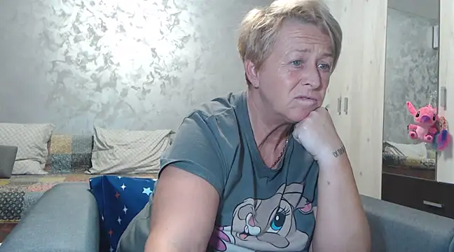 Snapshot of RosesandLillies chatting on February 21, 2025, 5:53 pm RosesandLillies online show from February 21, 2025, 5:53 pm