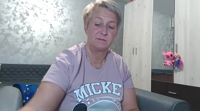 Snapshot of RosesandLillies chatting on February 22, 2025, 5:46 pm RosesandLillies online show from February 22, 2025, 5:46 pm