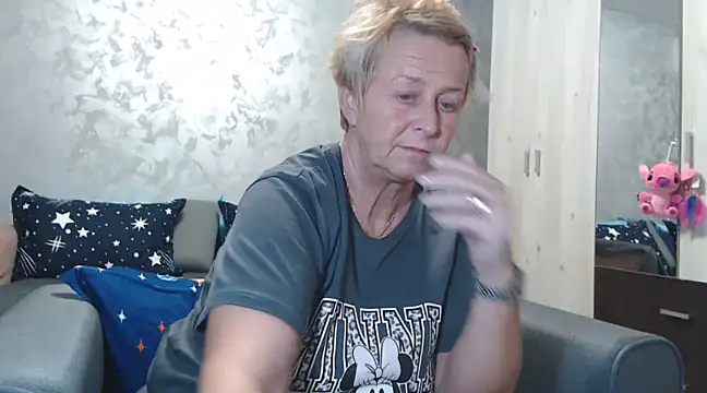 Snapshot of RosesandLillies chatting on March 5, 2025, 5:39 pm RosesandLillies online show from March 5, 2025, 5:39 pm