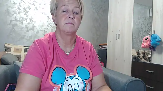 Snapshot of RosesandLillies chatting on October 11, 2025, 4:49 pm RosesandLillies online show from October 11, 2025, 4:49 pm