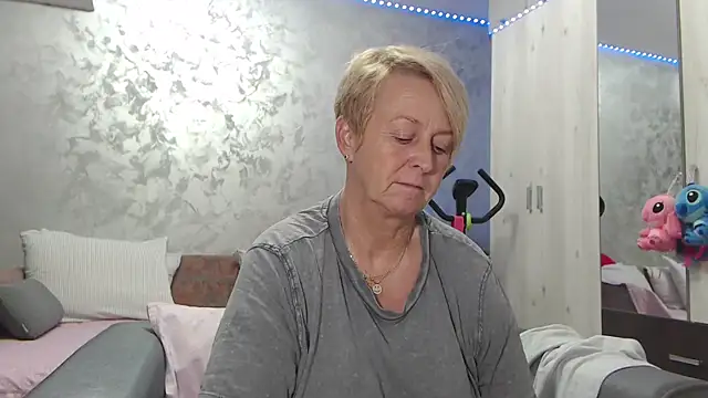 RosesandLillies online show from April 14, 2026, 4:13 pm