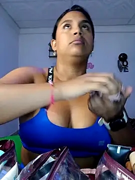 Snapshot of victoria_roussee chatting on October 19, 2025, 11:22 am victoria roussee online show from October 19, 2025, 11:22 am