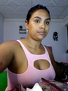 Snapshot of victoria_roussee chatting on October 23, 2025, 9:52 am victoria roussee online show from October 23, 2025, 9:52 am