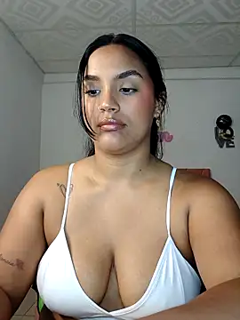 Snapshot of victoria_roussee chatting on October 26, 2025, 12:16 am victoria roussee online show from October 26, 2025, 12:16 am