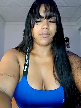 Snapshot of victoria_roussee chatting on November 7, 2025, 10:15 am victoria roussee online show from November 7, 2025, 10:15 am