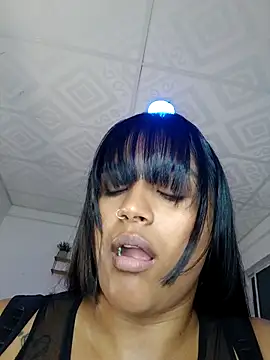 Snapshot of victoria_roussee chatting on November 10, 2025, 7:51 am victoria roussee online show from November 10, 2025, 7:51 am