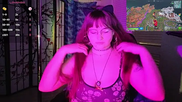 Snickerdoodles69 online show from June 12, 2026, 4:00 am
