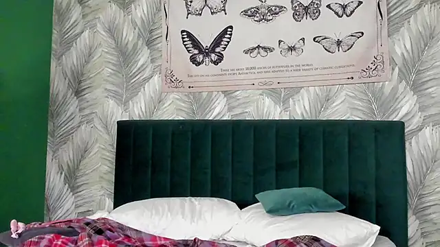 Snapshot of boozekirs_ chatting on November 15, 2025, 2:09 am boozekirs online show from November 15, 2025, 2:09 am