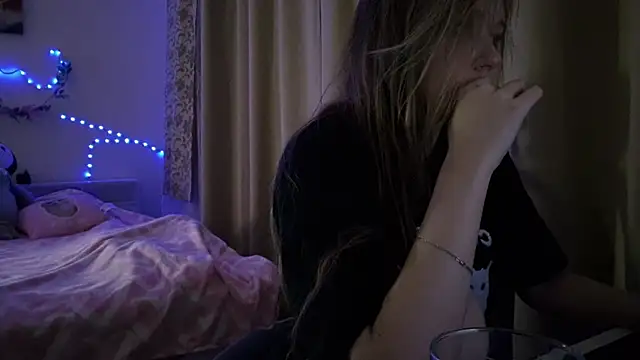 Snapshot of boozekirs_ chatting on February 5, 2026, 2:27 am boozekirs online show from February 5, 2026, 2:27 am