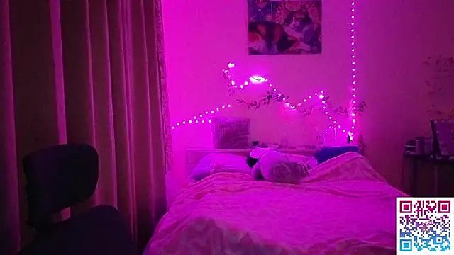 Snapshot of boozekirs_ chatting on February 11, 2026, 2:27 am boozekirs online show from February 11, 2026, 2:27 am