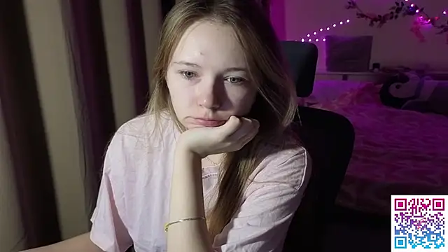 Snapshot of boozekirs_ chatting on February 13, 2026, 2:40 am boozekirs online show from February 13, 2026, 2:40 am