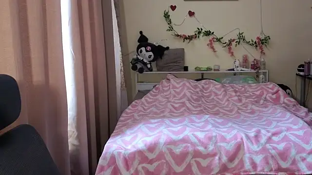 Snapshot of boozekirs_ chatting on February 16, 2026, 8:21 am boozekirs online show from February 16, 2026, 8:21 am