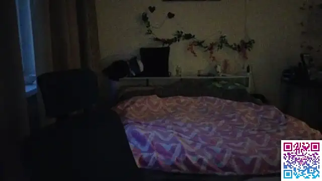 Snapshot of boozekirs_ chatting on February 20, 2026, 2:41 am boozekirs online show from February 20, 2026, 2:41 am