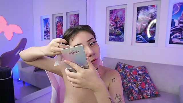 Snapshot of SaharaKramer chatting on March 19, 2025, 1:32 am SaharaKramer online show from March 19, 2025, 1:32 am