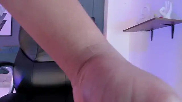 Snapshot of LianaSaez chatting on February 27, 2025, 2:10 am LianaSaez online show from February 27, 2025, 2:10 am