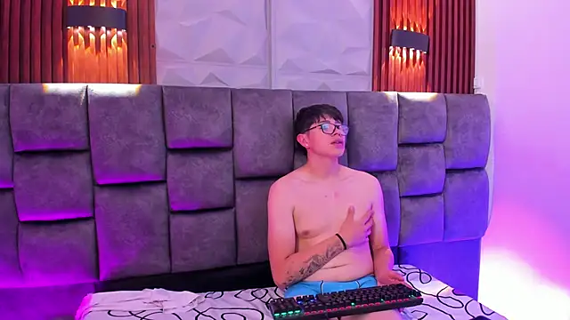 Snapshot of Evie_Demn7 chatting on February 24, 2025, 3:44 am Evie Demn7 online show from February 24, 2025, 3:44 am