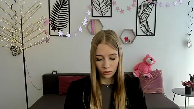 Snapshot of AnnNorriss chatting on February 18, 2025, 8:16 am AnnNorriss online show from February 18, 2025, 8:16 am