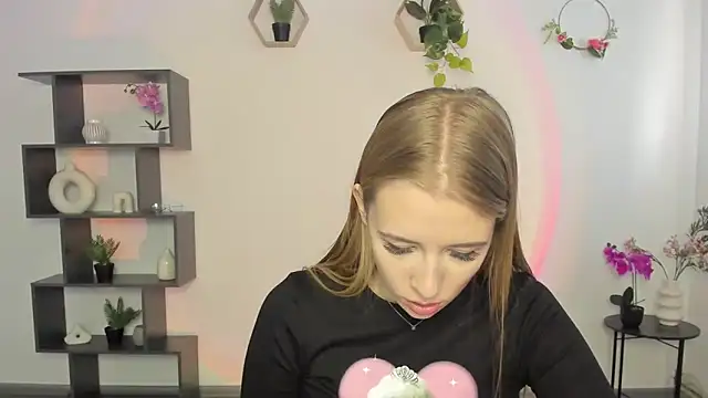 AnnNorriss online show from March 18, 2025, 1:42 pm