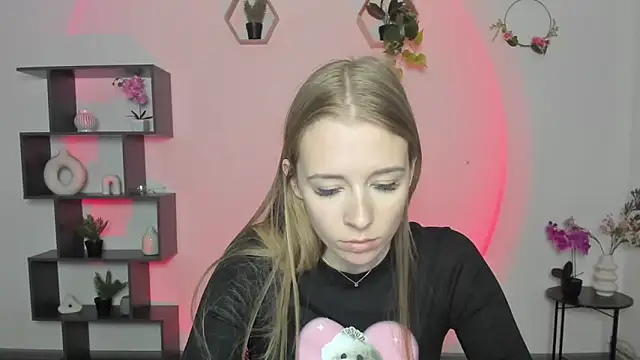 AnnNorriss online show from March 18, 2025, 4:48 pm