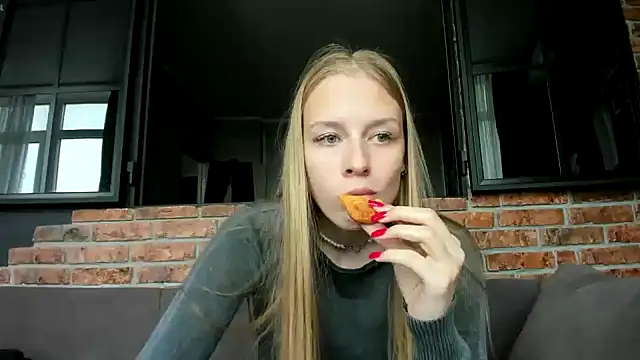 Snapshot of AnnNorriss chatting on October 1, 2025, 10:32 am AnnNorriss online show from October 1, 2025, 10:32 am