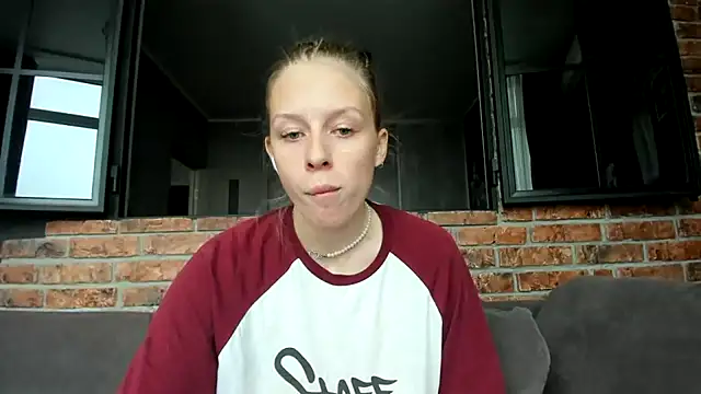 AnnNorriss online show from October 7, 2025, 9:39 am