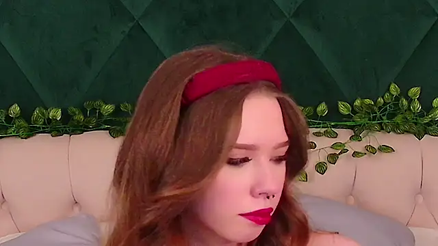 Snapshot of Sierra_Fane chatting on February 19, 2025, 5:06 pm Sierra Fane online show from February 19, 2025, 5:06 pm