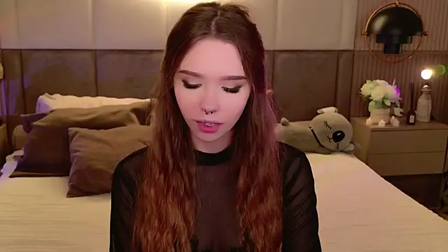 Snapshot of Sierra_Fane chatting on March 18, 2025, 11:42 pm Sierra Fane online show from March 18, 2025, 11:42 pm