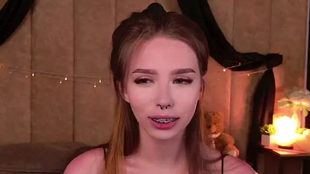 Snapshot of Sierra_Fane chatting on September 8, 2025, 8:41 pm Sierra Fane online show from September 8, 2025, 8:41 pm