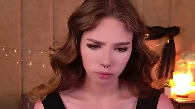 Snapshot of Sierra_Fane chatting on September 9, 2025, 8:41 pm Sierra Fane online show from September 9, 2025, 8:41 pm