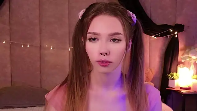 Snapshot of Sierra_Fane chatting on September 14, 2025, 9:03 pm Sierra Fane online show from September 14, 2025, 9:03 pm