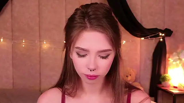 Snapshot of Sierra_Fane chatting on September 22, 2025, 5:53 am Sierra Fane online show from September 22, 2025, 5:53 am