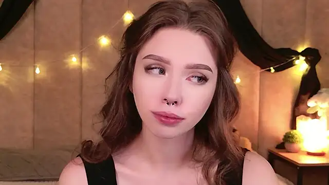 Snapshot of Sierra_Fane chatting on November 8, 2025, 5:51 am Sierra Fane online show from November 8, 2025, 5:51 am