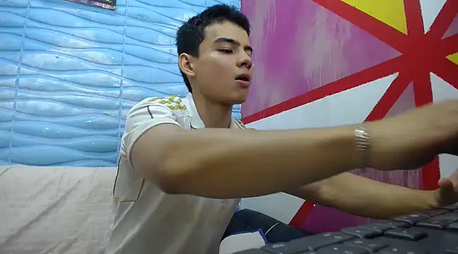 seigfried0 online show from February 25, 2025, 7:03 pm