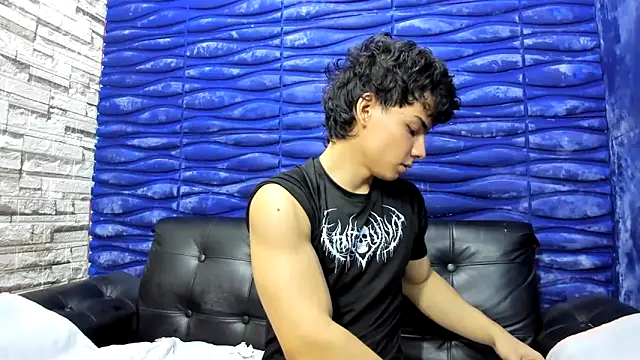 seigfried0 online show from February 16, 2026, 12:40 am