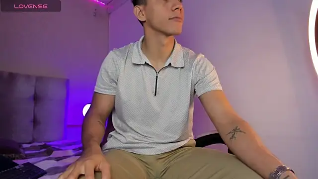 Allex Cano online show from February 21, 2025, 2:06 pm