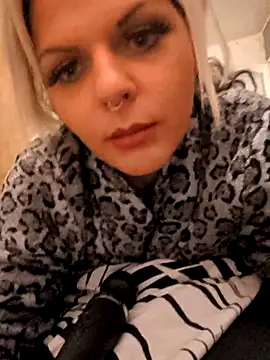 Snapshot of Glory_Max chatting on February 10, 2026, 5:50 pm Glory Max online show from February 10, 2026, 5:50 pm