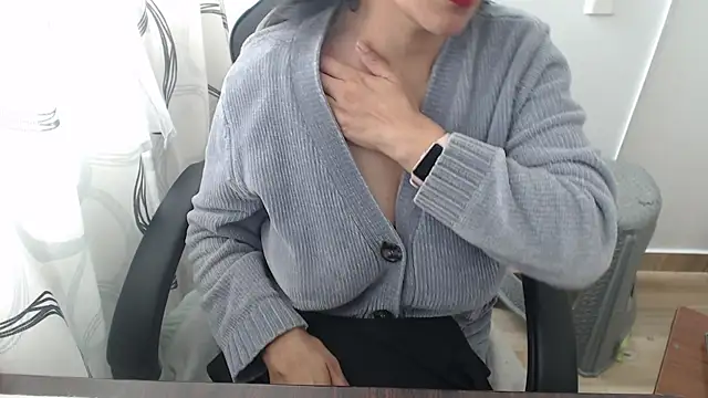 Sexyqueen mature  online show from November 5, 2025, 5:35 pm