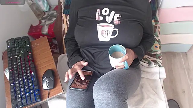 Sexyqueen mature  online show from April 15, 2026, 7:43 pm