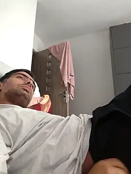 Snapshot of andreiiiii2025 chatting on October 8, 2025, 8:45 am andreiiiii2025 online show from October 8, 2025, 8:45 am