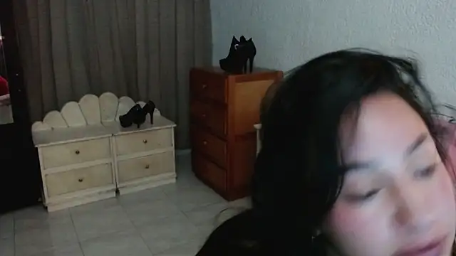 EngelCristaly online show from February 6, 2026, 7:23 am