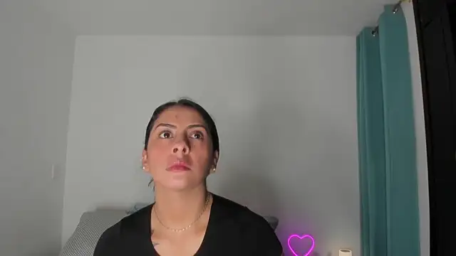 Snapshot of _lucianapalmer chatting on February 10, 2026, 10:25 pm lucianapalmer online show from February 10, 2026, 10:25 pm