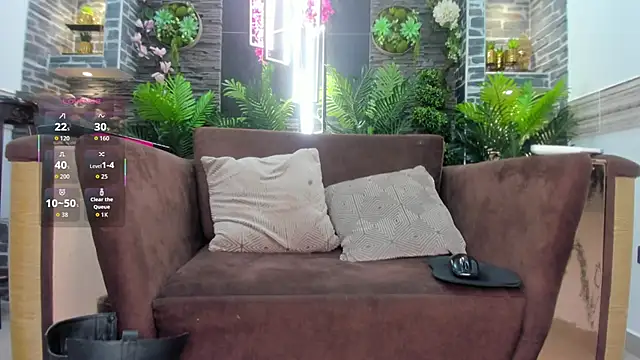 Snapshot of Theravenlux chatting on October 19, 2025, 8:20 pm Theravenlux online show from October 19, 2025, 8:20 pm