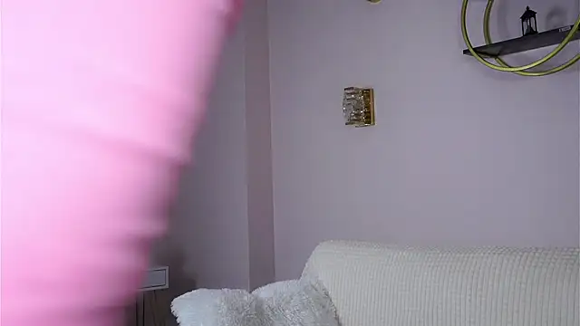 SunnivaCovil online show from November 15, 2025, 2:46 pm