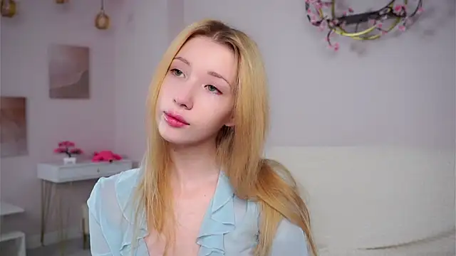 SunnivaCovil online show from March 4, 2026, 3:07 pm