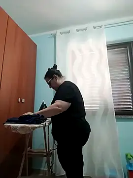 Dolcecurvy online show from June 19, 2026, 1:37 pm