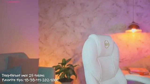 Snapshot of Leaa_Cox chatting on June 25, 2026, 8:13 pm Leaa Cox online show from June 25, 2026, 8:13 pm