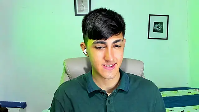 babymaik online show from December 4, 2025, 7:22 pm