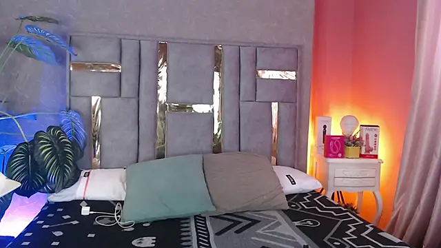 Tyla Ks online show from November 12, 2025, 7:35 pm